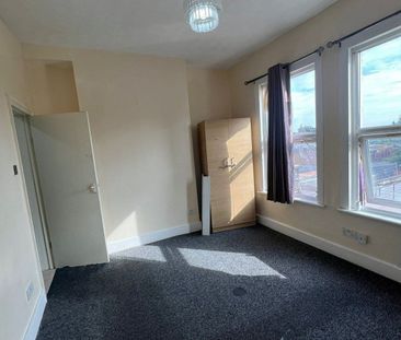 Studio flat with seperate kitchen -Ilford Station -£900 pcm - Photo 2