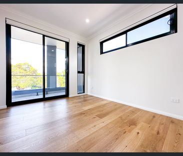 Huge Duplex - 5 Bedrooms & 4 Bathrooms - Photo 1