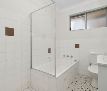LIGHT AND AIRY 2 BEDROOM APARTMENT IN GREAT LOCATION - Photo 3