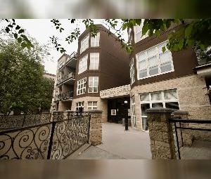 2 Bed + Den 1.5 Bath Underground Parking Glenora - Photo 2