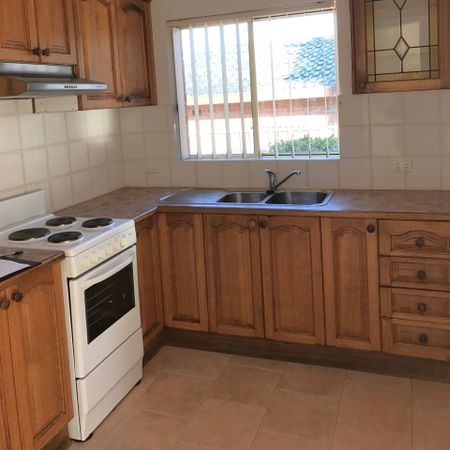 LARGE VILLA - HANDY LOCATION - Photo 3