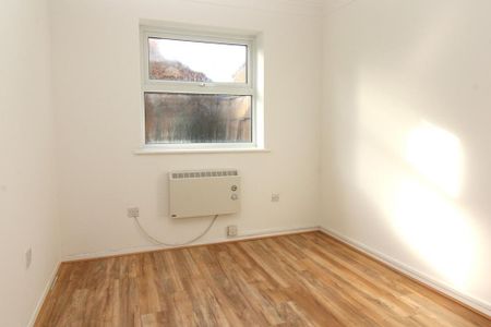 2 bedroom ground floor flat to rent - Photo 5