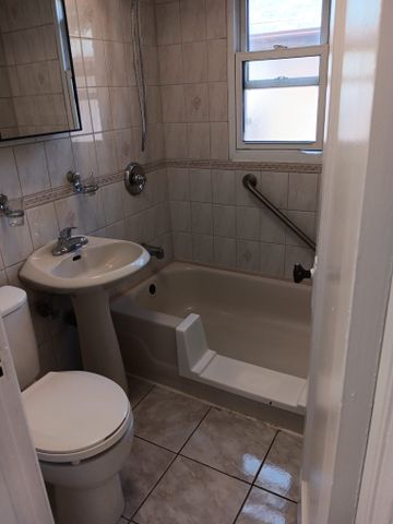 For Lease - 113 Lankin Boulevard, Toronto, Ontario - Photo 4