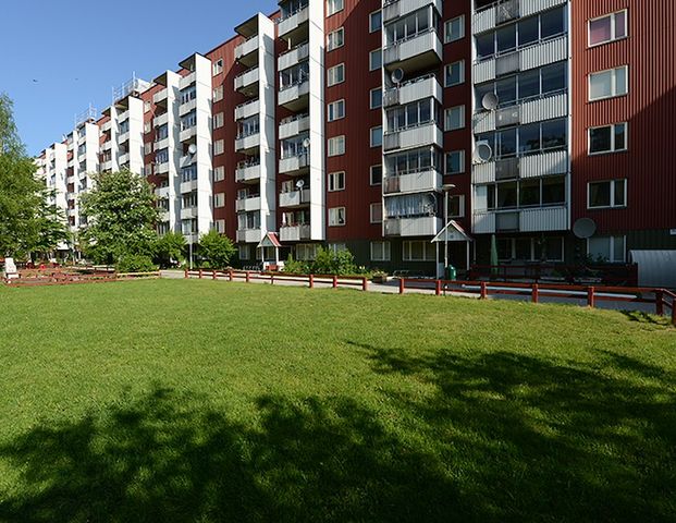 Skarpbrunnavägen 77, Norsborg - Photo 1