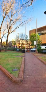 Stylish Sun-filled One Bedroom Apartment - Photo 3