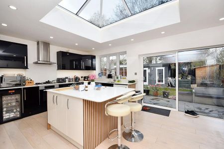 1 bedroom in a house share to rent - Photo 4