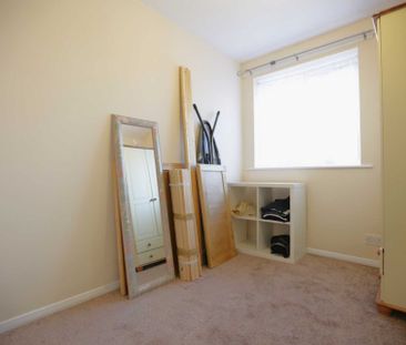 Guide Price £1,850 pcm - Available Now - Unfurnished - Photo 4