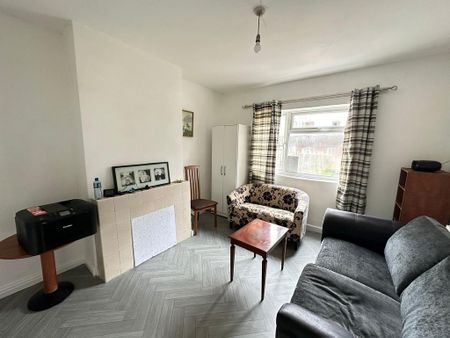 3 bedroom semi-detached house to rent - Photo 2
