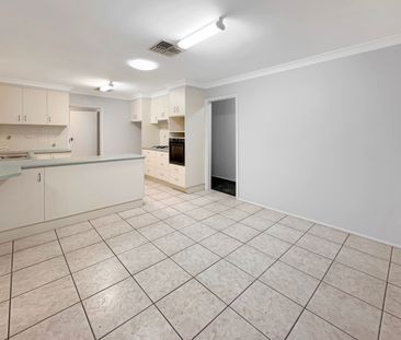 Cosy Three Bedroom Home - Photo 5