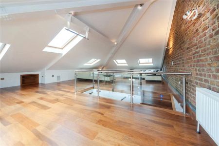 3 bedroom flat in Belsize Park - Photo 5