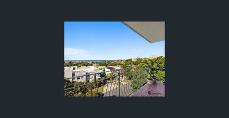 Sunny Apartment With Views, Balcony & Parking - Photo 5