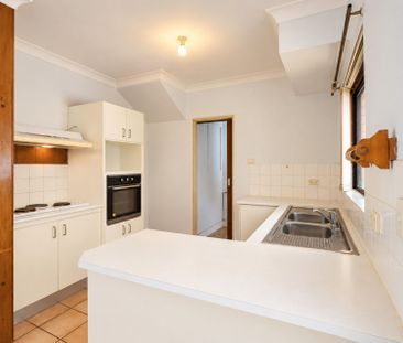 Spacious 2 Bedroom Townhouse&excl;&excl; - Photo 6
