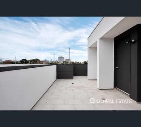 37 Watermark Close, Port Melbourne, Vic 3207 - Photo 2