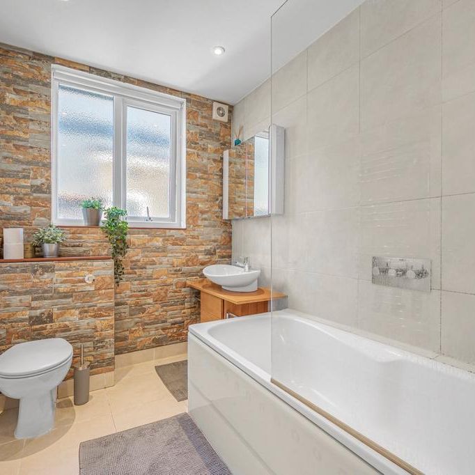 3 bedroom flat to rent - Photo 1