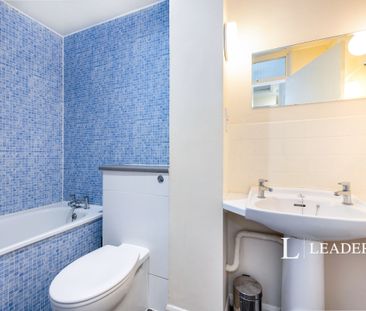 4 bedroom house to rent St. Thomass Street, Portsmouth, PO1 - Photo 6