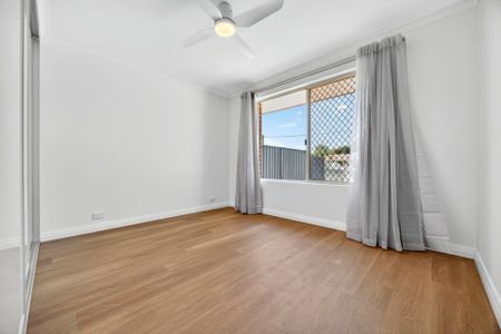 Newly renovated 2 lounge, 3 bedroom house. - Photo 4