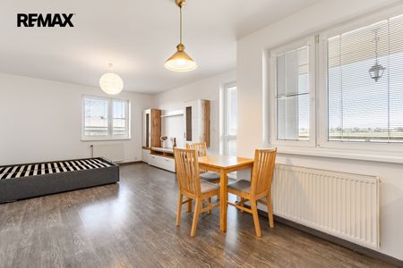 Pronájem bytu 2+kk v osobním vlastnictví 55 m², Šestajovice - Photo 3