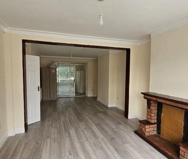 3 bedroom end of terrace house to rent - Photo 3