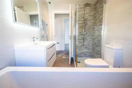 4 bedroom detached house to rent - Photo 5