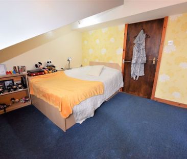 2 bedroom Flat in Cardigan Road, Leeds - Photo 4