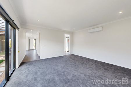 Welcome Home - Convenience and Style - Photo 3