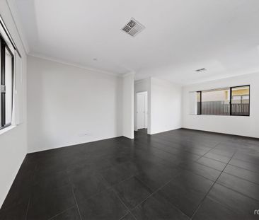 Sleek & Spacious Living - Photo 6