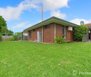 “4 x 2 FAMILY HOME IN WILLETTON SENIOR HIGH SCHOOL CATCHMENT ZONE!” - Photo 2
