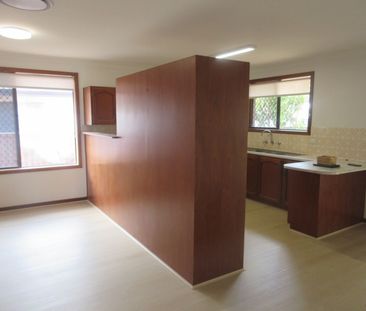 Ocean Glimpses & Golden Sands: Coastal Living at Its Finest - Photo 2