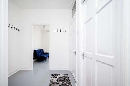 Upper Woburn Place, London, WC1H - Photo 2