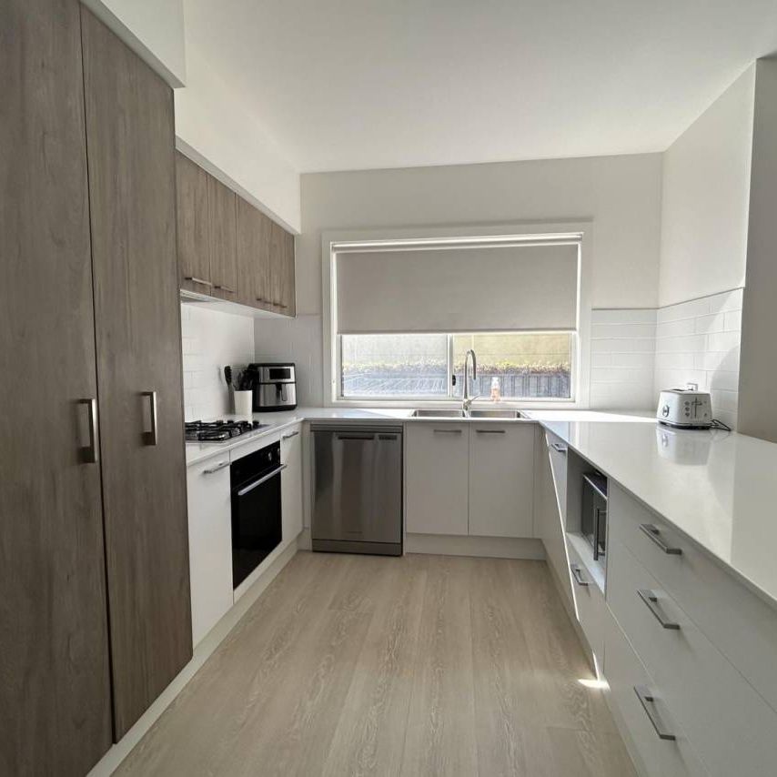 IMMACULATE TOWNHOUSE - Photo 1