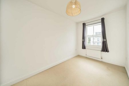 3 bedroom flat to rent - Photo 2