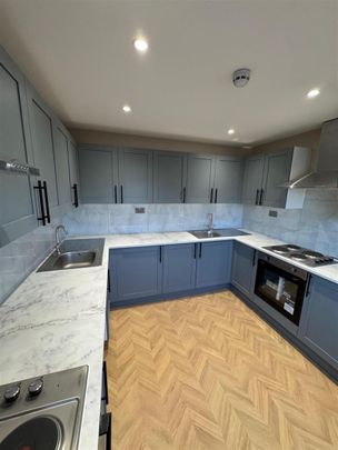 Byron Close, Walton-On-Thames KT12, London - Photo 1