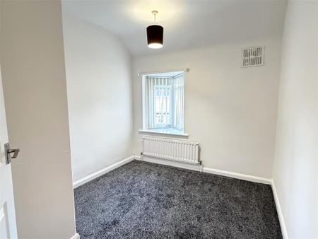 3 bedroom end of terrace house to rent - Photo 3