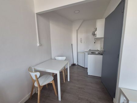 Location Appartement 1 pièce 21m² - Photo 4