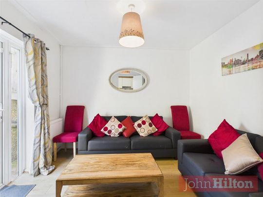 4 bedroom semi-detached house to rent - Photo 1