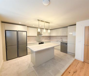 4 bedroom mews to rent - Photo 5