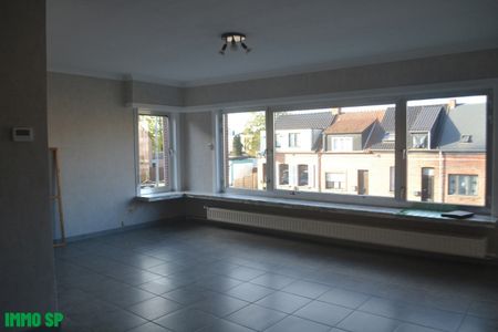 Centraal gelegen appartement op de eerste verdieping met 2 slaapkamers - Foto 2
