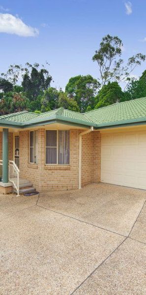 Spacious, Stylish Villa in Prime Coastal Location - Photo 1