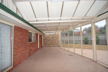 18 Goldentree Drive, Chirnside Park - Photo 2