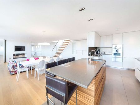 Luxury 45 Bed Penthouse with Annex, Roof Terrace & Skyline Views - Photo 4