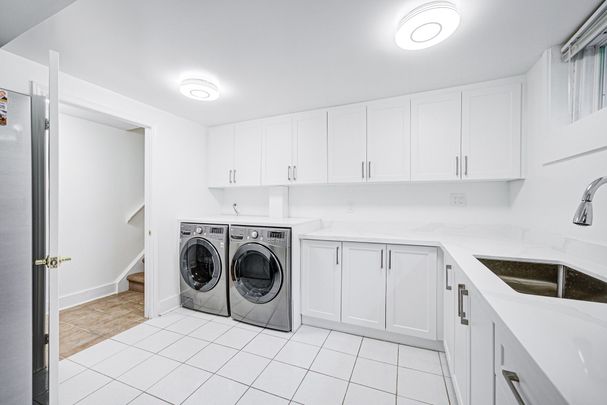 For Lease - 2 Shouldice Court, Toronto, Ontario - Photo 1