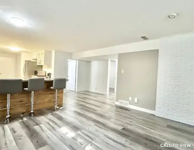 2-127 Carson Dr, Kitchener, Ontario N2B 2Z2 | 127 Carson Dr, Kitchener - Photo 1