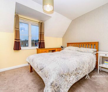 3 bedroom flat to rent - Photo 3