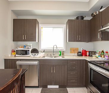 **ALL INCLUSIVE** STUDENTS/YOUNG PROFESSIONAL ROOM FOR RENT IN A ST... - Photo 5