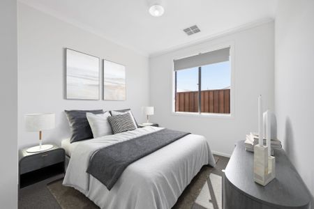 Stunning 4 bedroom home with secondary living and Solar Panels - Photo 5