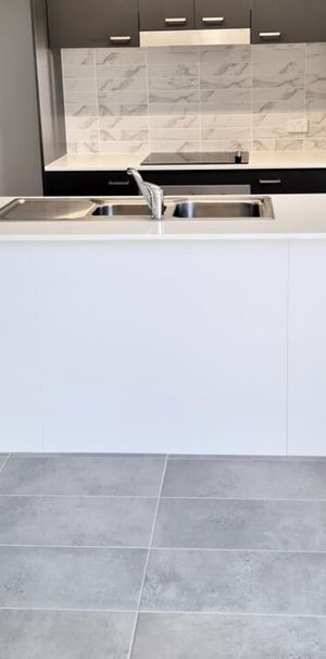 NEAR NEW 3 BEDROOM TOWNHOUSE, AVAILABLE NOW INSPECTIONS BY APPOINTMENT - Photo 1