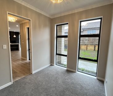 Elegant Living with a Touch of Glamour! - Photo 1