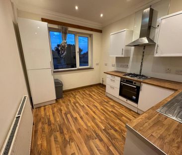 4 bedroom detached house to rent - Photo 3