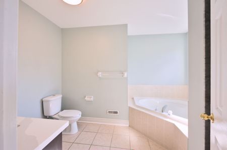 For Lease - 15 Masters Green Crescent Unit# Upper, Brampton, Ontario - Photo 3