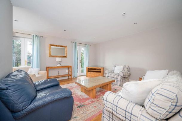 Apartment 3 Lily Court 14a Deramore Park South, Belfast, BT9 5JY - Photo 1